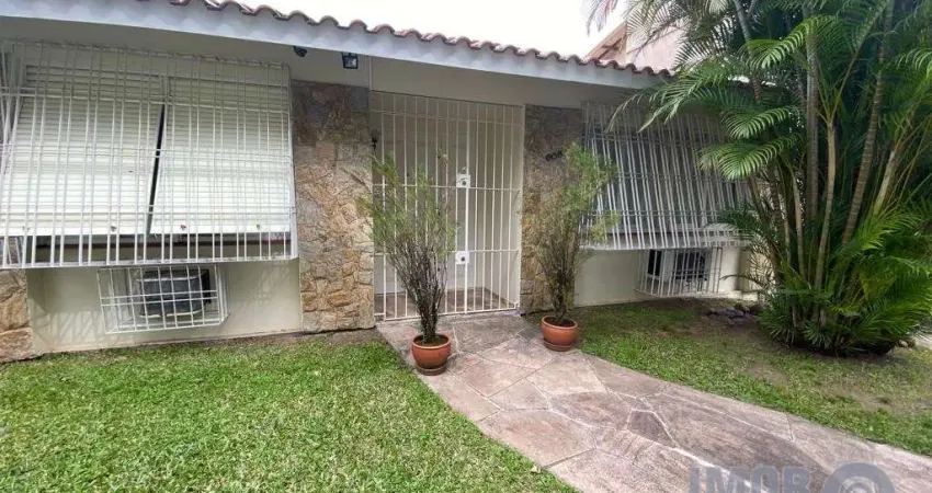 Casa com 3 quartos para alugar na Rua Sapê, 605, Passo da Areia, Porto Alegre