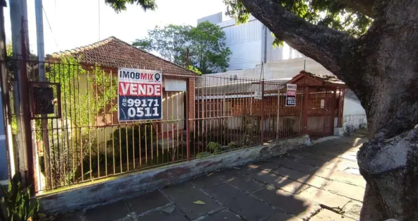 Casa com 3 quartos à venda na Rua Marechal Frota, 21, Passo da Areia, Porto Alegre