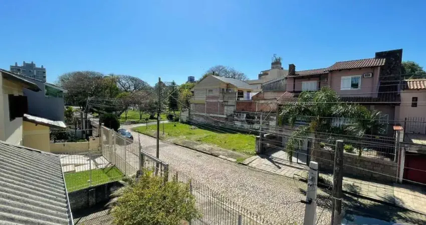 Casa com 3 quartos à venda na Rua das Caravelas, 313, Vila Ipiranga, Porto Alegre
