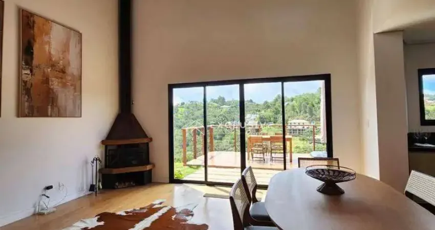 Sobrado com 4 dormitórios à venda, 230 m² por R$ 2.500.000,00 - Condomínio Beverly Hills - Campos do Jordão/SP