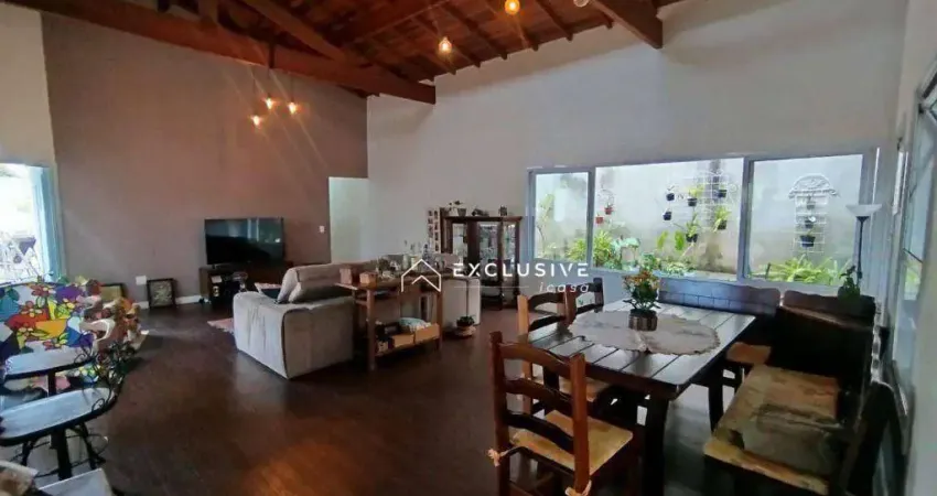 Casa com 3 dormitórios à venda, 194 m² por R$ 850.000,00 - Vila São João - Caçapava/SP