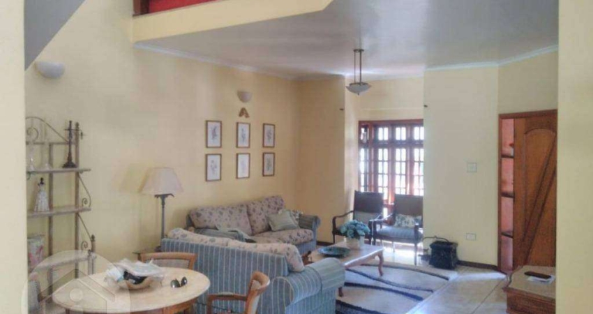 Sobrado com 3 dormitórios, 300 m² - venda por R$ 850.000,00 ou aluguel por R$ 4.695,07/mês - Vila Resende - Caçapava/SP