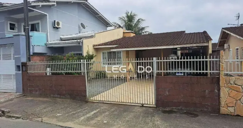 Casa Plana Averbada com 3 dorm. (1 suíte) à venda, 120 m² por R$ 550.000 - Iririú - Joinville/SC