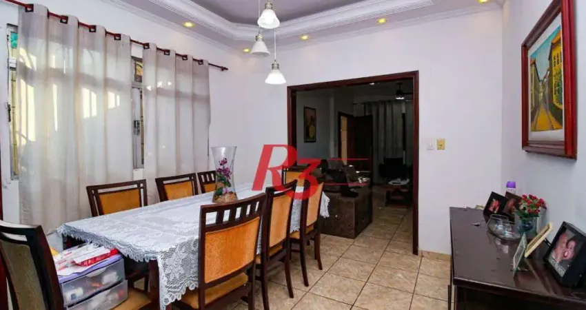 Excelente casa de 3 dormitórios à venda no Bom Retiro em Santos.