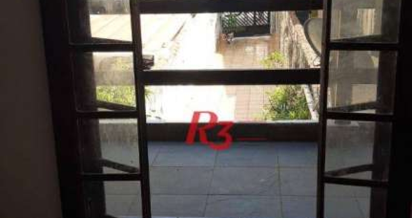 Sobrado com 3 dormitórios à venda, 119 m² por R$ 450.000 no Centro de São Vicente/SP