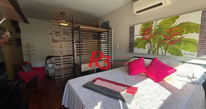 Kitnet reformada e mobiliada à venda, 40 m² por R$ 340.000 - Gonzaga - Santos/SP
