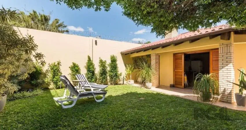 Casa com 3 quartos à venda na Avenida General Barreto Viana, 303, Chácara das Pedras, Porto Alegre