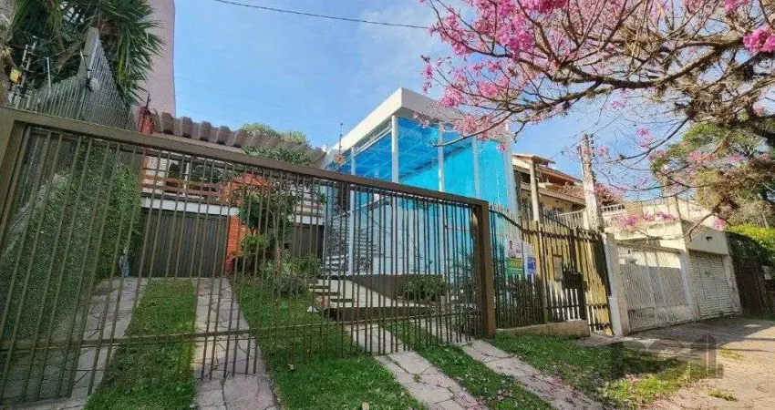 Vende-se excelente cada 3 quartos com suíte, 4 vagas, anexo comn salão de festas