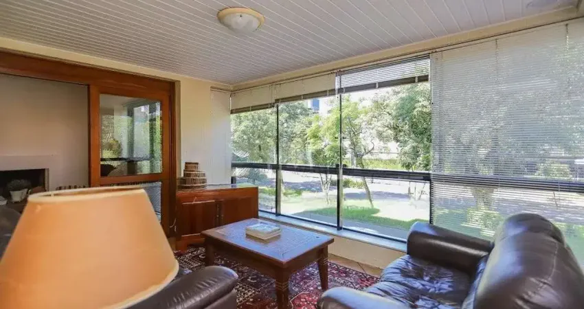 Apartamento com 3 dormitórios, suíte, 2 vagas e varanda com churrasqueira.