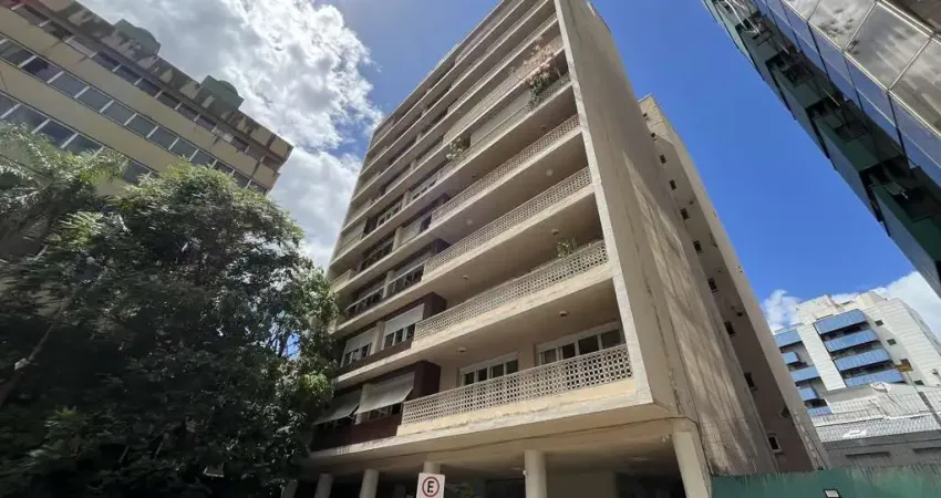 3 quartos, gabinete ou 4º quartos e 1 vaga de garagem junto ao Moinhos de Vento