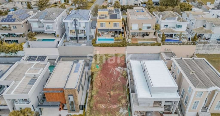 Terreno à venda por R$1.500.000,00 em Alphaville, Santana de Parnaíba-SP