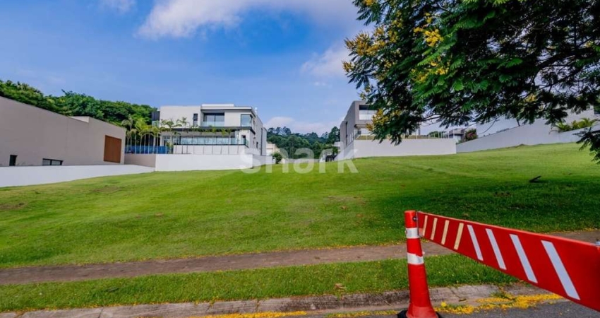 Terreno à venda por R$ 2.600.000,00 no Tamboré, Santana de Parnaíba-SP
