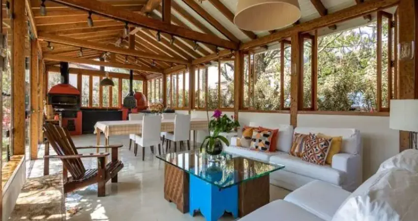 Luxuosa mansão de 4 quartos com 4 suítes e 3 salas à venda em condomínio exclusivo em barueri-sp, bairro morada dos pássaros.