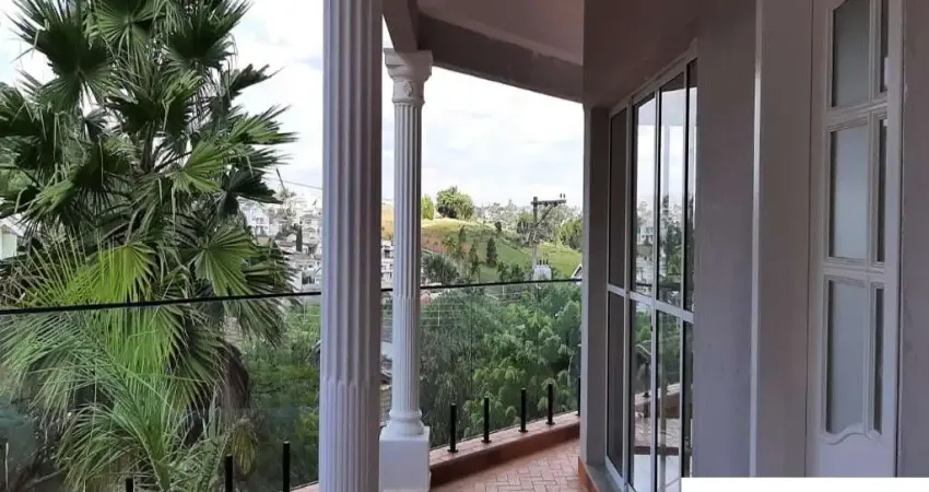 Imperdível: sobrado de alto padrão no condomínio residencial colinas de são francisco em bragança paulista-sp - 4 quartos, 2 suítes, 3 salas, 5 banheiros, 4 vagas, 306,50m²!