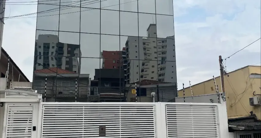Prédio comercial para locação com estrutura pronta para uso imediato.