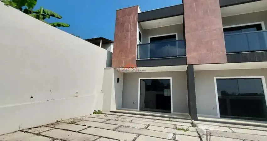 Casa Duplex para Venda em Maricá, Condado de Maricá, 2 dormitórios, 2 suítes, 1 banheiro, 1 vaga