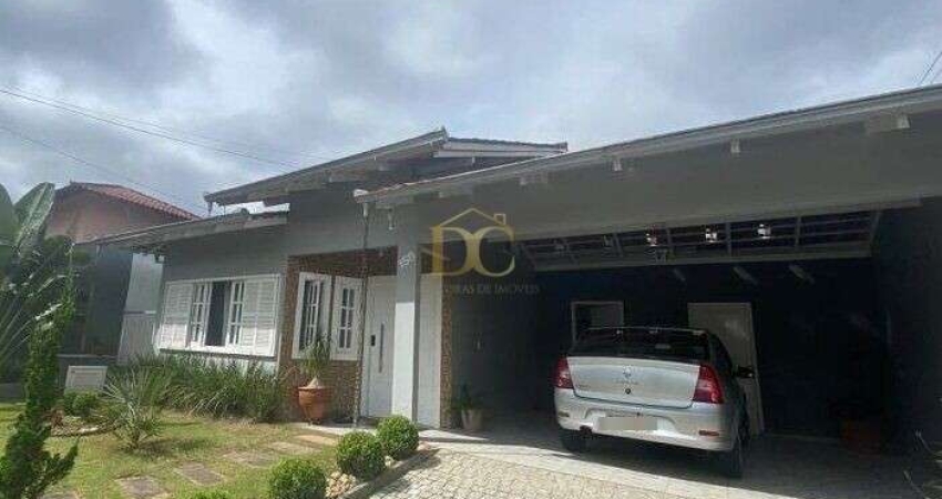 Casa Plana Averbada no Bom Retiro com 4 dormitórios