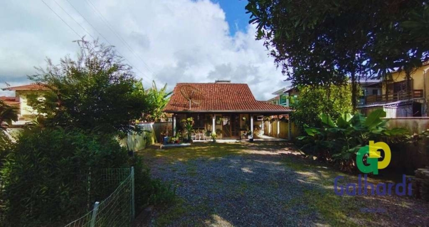 Casa com 3 dormitórios à venda na Av. Celso Ramos, 103 m² por R$ 580.000 - Cambiju - Itapoá/SC