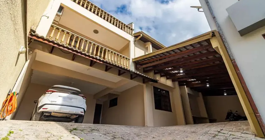 Casa com 4 quartos à venda na Rua Vadeco Suit, 42, Uberaba, Curitiba