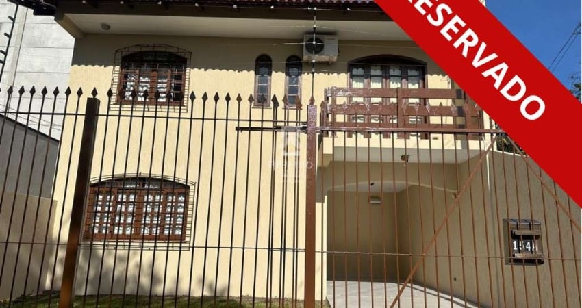 Casa com 3 quartos para alugar na Rua Joaquim Mariano Ribas, 154, Guabirotuba, Curitiba