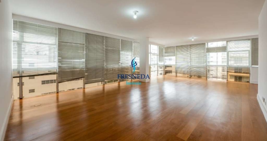 Apartamento (Apartamento Padrão) para Venda, 3 dorm(s) sendo 1 suite(s), 2 vaga(s), 240 m²