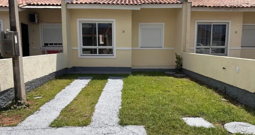 Casa térrea 2 dormitórios + 2 vagas + pátio privativo em condomínio fechado