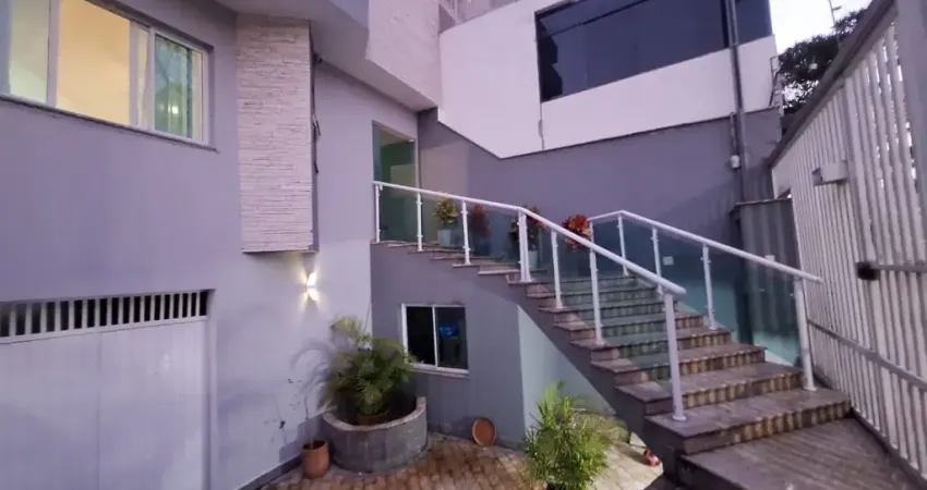 Sobrado com 3 suítes, 5 vagas e cozinha planejada – Próximo ao metro Vila Matilde – 177m²