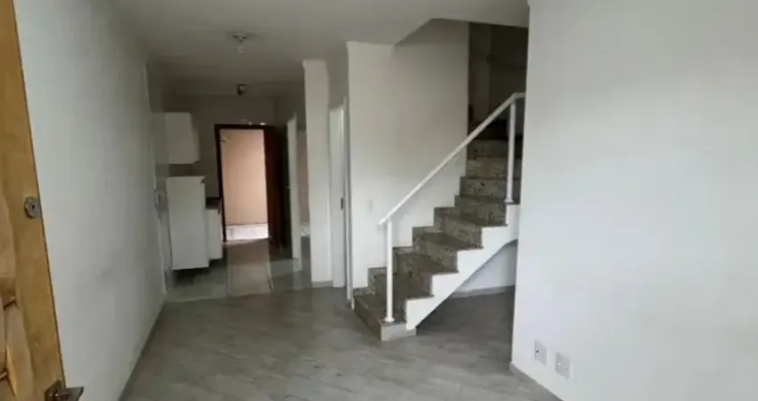 Belíssimo Sobrado Triplex em Condomínio Fechado – Penha