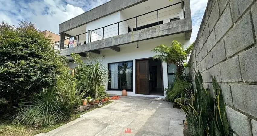 Amplo sobrado à venda na Prainha!