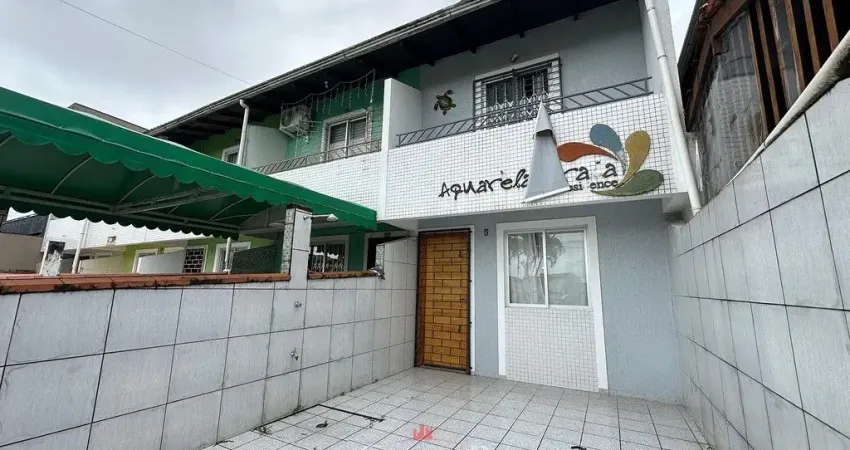 Amplo sobrado com 03 quartos em Caiobá!