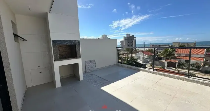 Cobertura duplex reformada, apenas uma quadra do mar!