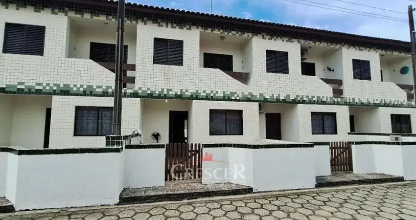 Sobrado com 03 quartos a poucos passos do Mar