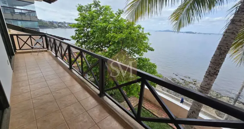 Casa duplex à venda na Praia da Bandeira, Rio de Janeiro-RJ: 5 quartos, 2 suítes, 2 salas, 4 banheiros, 3 vagas de garagem, 214m². VISTA LINDA PARA O MAR!