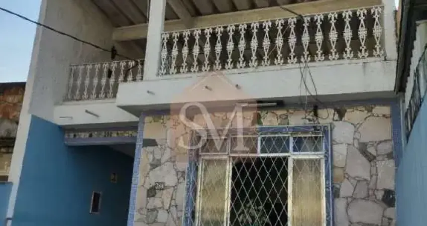 ENCANTADO CASA DUPLEX COM 296 M², 3 QUARTOS , SALA , COPA E COZINHA PISCINA E GARAGEM PARA 7 CARROS .