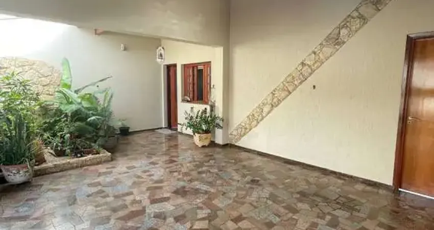 Casa 3 dormitórios  no bairro Vila Rezende
