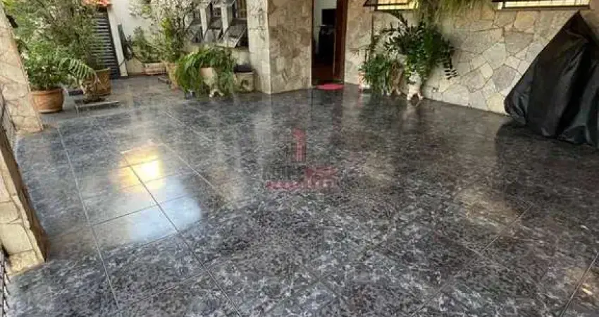 Casa Linda e Grande a Venda com 3 Quartos, 2 Banheiros e Suite com Banheira