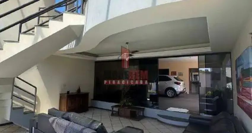Sobrado à venda com 3 suítes, vista para Rua do Porto. Projeto de Paulo Bellato