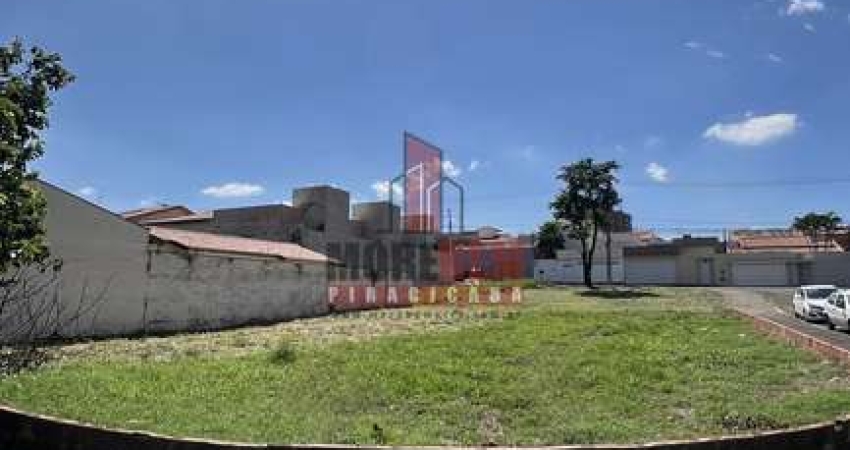 Excelente Terreno de Esquina Plano a Venda no Parque Conceição  com 334m2