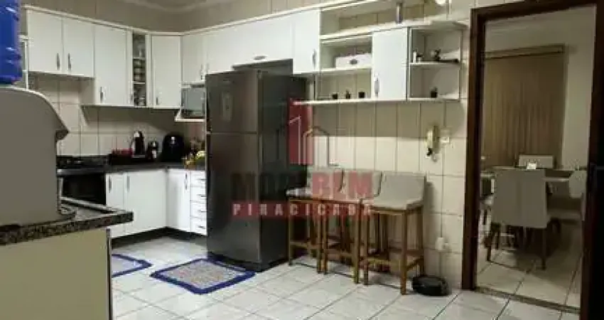 Casa a venda com 2 quartos, 1 banheiro e 2 vaga, na Vila Industrial
