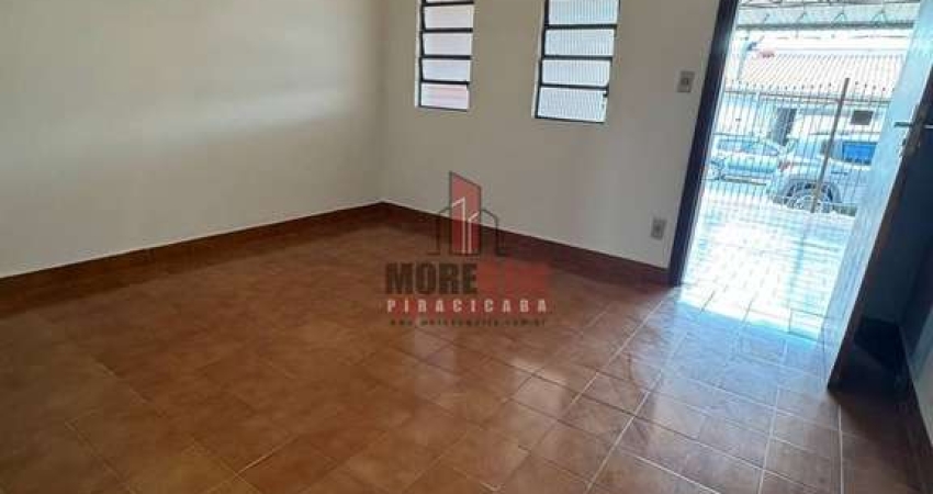 Casa a venda com 2 dorms, vaga, quintal na Vila Industrial