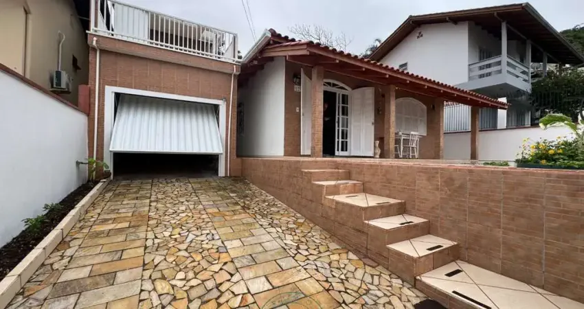 Casa com 5 quartos à venda no Centro, Penha