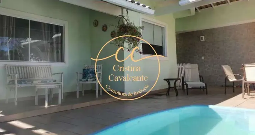 Imperdível! Casa em condomínio à venda em Jacarepaguá, Rio de Janeiro-RJ. 3 quartos, 1 suíte, 3 salas, 3 banheiros, 2 vagas, 174m². Venha conferir!