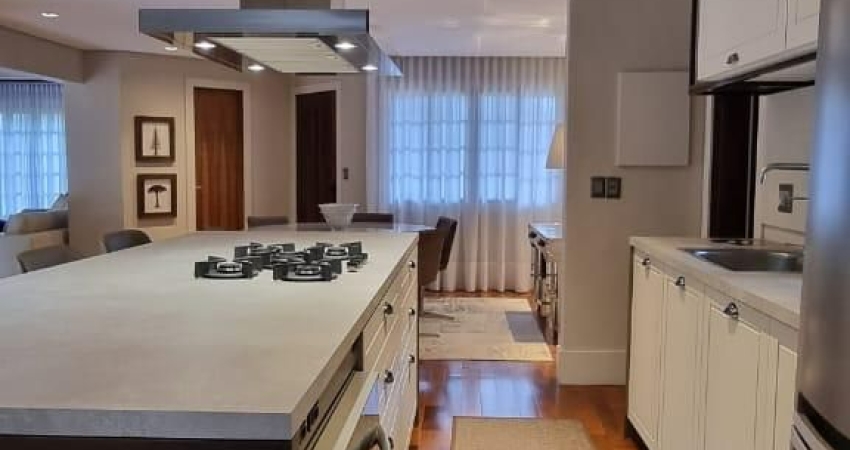 Casa térrea reformada em Santa Felicidade - Com um amplo quintal