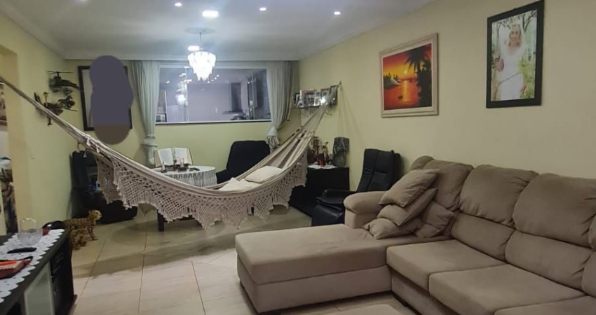 Casa no Bairro Portão com 3 quartos e Edícula e quintal com Pomar