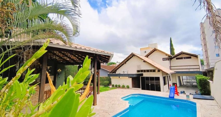 Casa para Venda em Joinville, Costa e Silva, 5 dormitórios, 2 suítes, 4 banheiros, 3 vagas