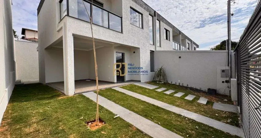 Casa geminada à venda - 3 quartos sendo 1 suíte - 2 vagas - 228m² - céu azul