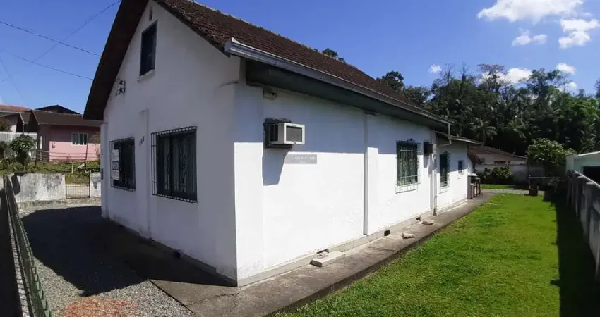 Residência antiga à venda no bairro floresta joinville/sc. 03 dormitórios