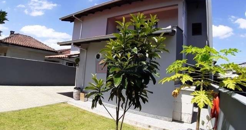 Casa  averbada à  venda  no bairro Costa e Silva - Joinville/SC  Parte Inferior: * Sala de tv,  sala de jantar, cozinha, 1  suíte, despensa,  edícula