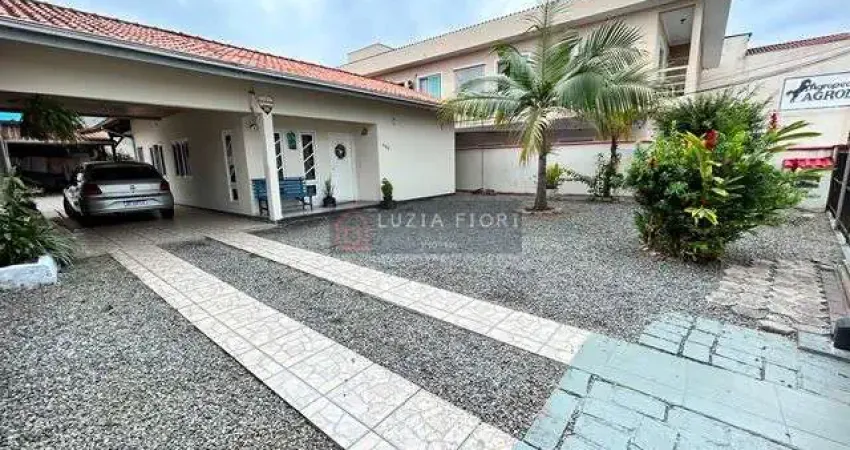 Casa Comercial e Residencial averbada,  a venda  no bairro Fátima - Joinville/SC,  no valor de R$510.000,00  Residência em alvenaria com 106 m² privat