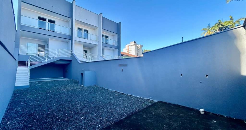 sobrado Geminado à venda no bairro Costa e  Silva, Joinville - SC -  Lateral da Rua Benjamin Constant.  186m2 - privcativos; 3 Dormitórios, sendo 1 su
